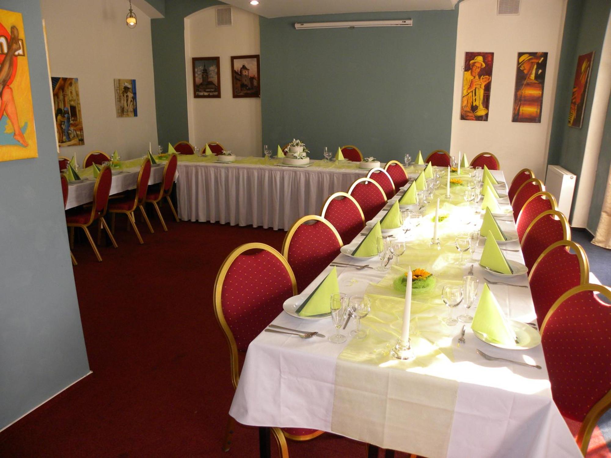 Hotel Cerny Orel Zatec 외부 사진