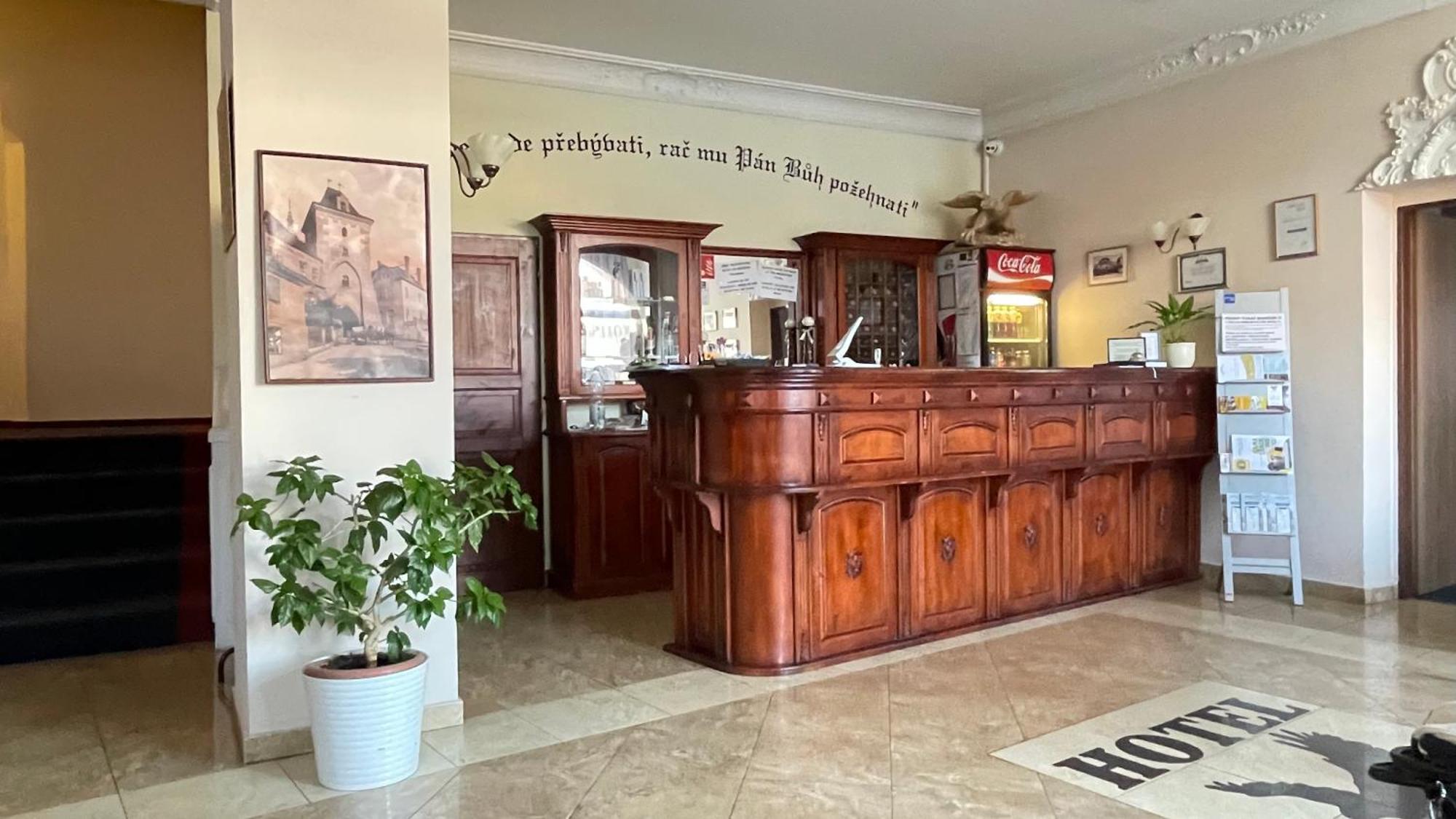 Hotel Cerny Orel Zatec 외부 사진