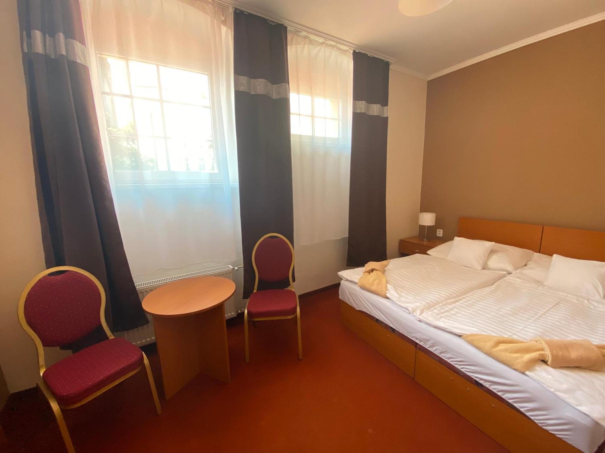 Hotel Cerny Orel Zatec 외부 사진